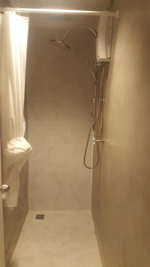Revolution Hostel Asoke Bangkok Exteriör bild